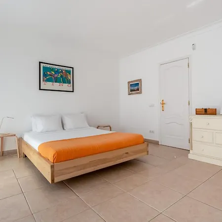 Bright 3 Bdr Duplex House With Pool By Lovelystay Вилла Карвоейру