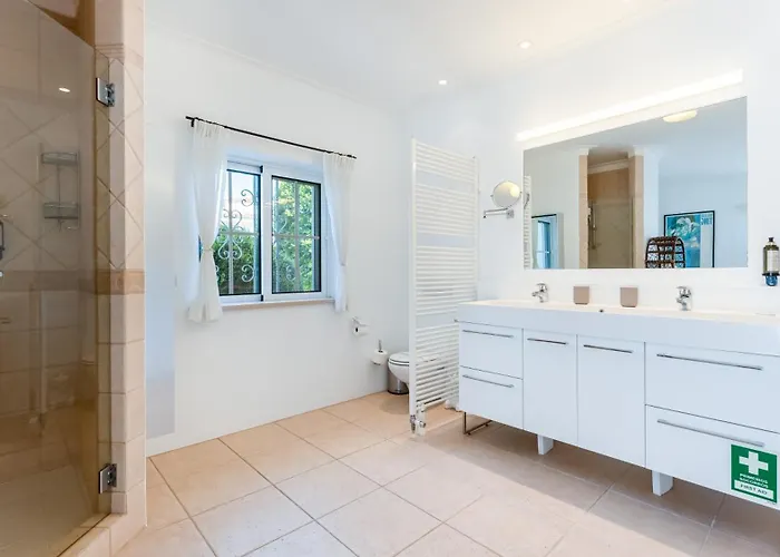 Bright 3 Bdr Duplex House With Pool By Lovelystay Willa *