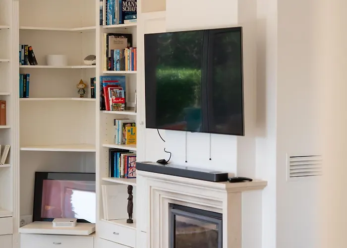 Willa Bright 3 Bdr Duplex House With Pool By Lovelystay