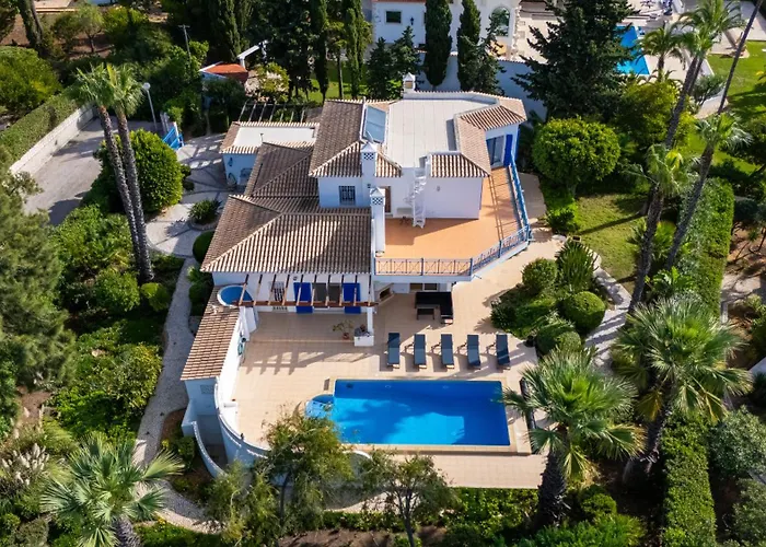 Bright 3 Bdr Duplex House With Pool By Lovelystay Willa