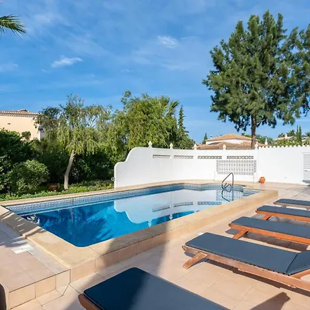 Villa W Pool, Garden, Sea View & Fiber Internet *