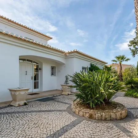 W Pool, Garden, Sea View & Fiber Internet Villa