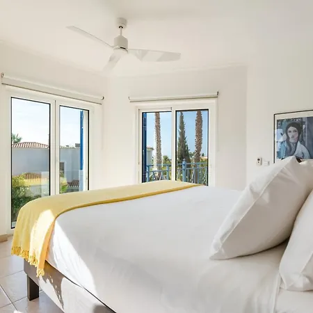W Pool, Garden, Sea View & Fiber Internet Villa