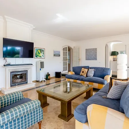 W Pool, Garden, Sea View & Fiber Internet Villa