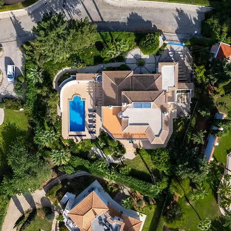 Villa W Pool, Garden, Sea View & Fiber Internet *