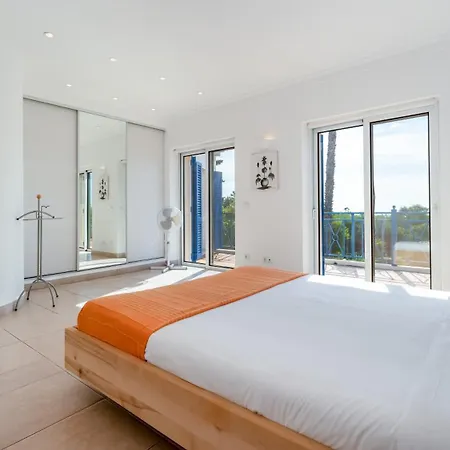 W Pool, Garden, Sea View & Fiber Internet Villa