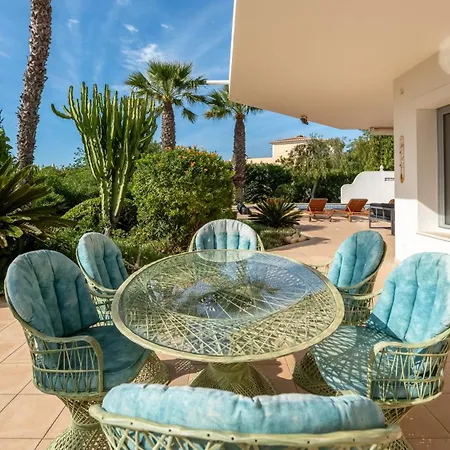 W Pool, Garden, Sea View & Fiber Internet Villa *