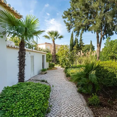 Villa W Pool, Garden, Sea View & Fiber Internet *