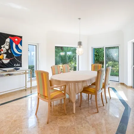 Villa W Pool, Garden, Sea View & Fiber Internet *
