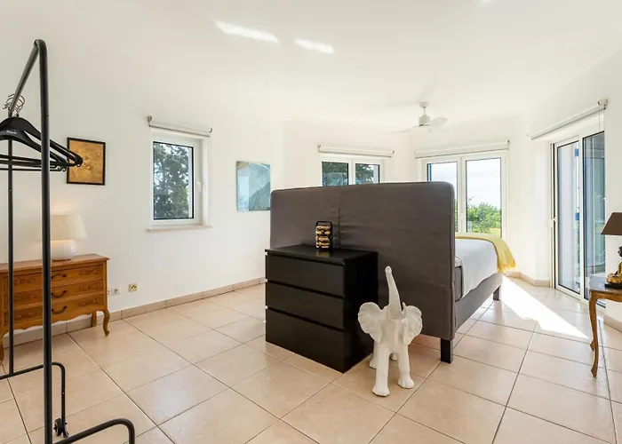 Bright 3 Bdr Duplex House With Pool By Lovelystay *