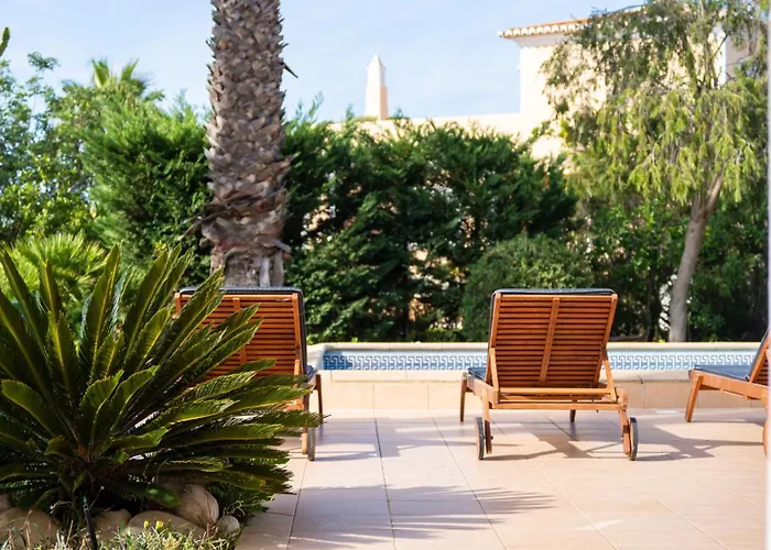 Bright 3 Bdr Duplex House With Pool By Lovelystay