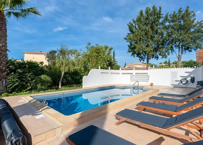 Villa Bright 3 Bdr Duplex House With Pool By Lovelystay *