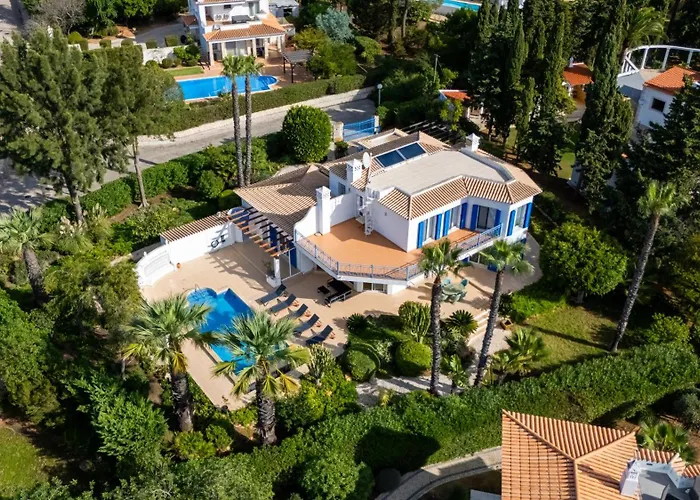 Villa Bright 3 Bdr Duplex House With Pool By Lovelystay *