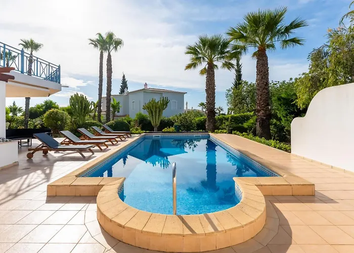 Villa Bright 3 Bdr Duplex House With Pool By Lovelystay *