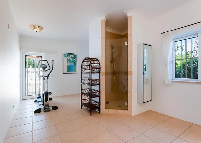 Villa Bright 3 Bdr Duplex House With Pool By Lovelystay