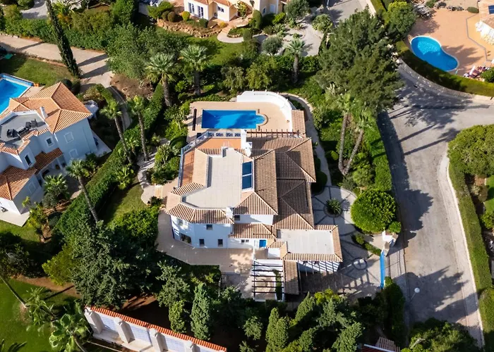 Bright 3 Bdr Duplex House With Pool By Lovelystay *