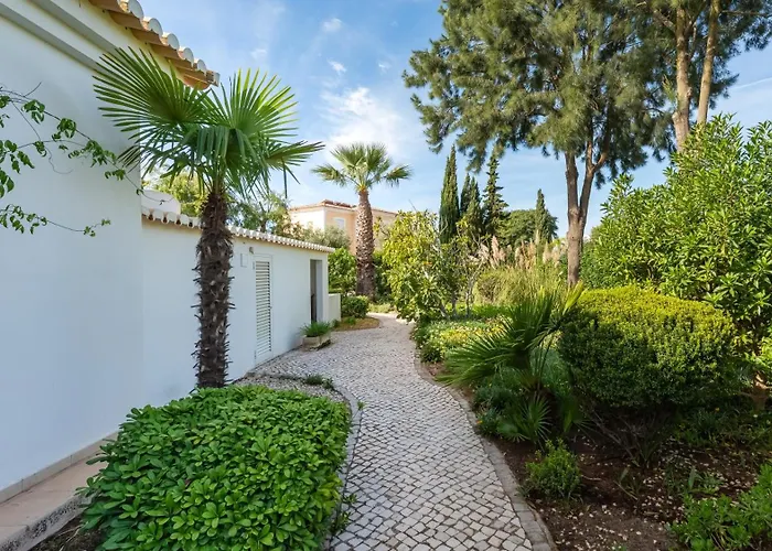 Villa Bright 3 Bdr Duplex House With Pool By Lovelystay *