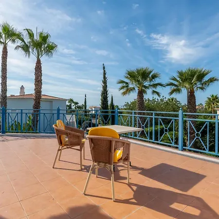 Bright 3 Bdr Duplex House With Pool By Lovelystay