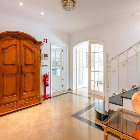 Bright 3 Bdr Duplex House With Pool By Lovelystay *